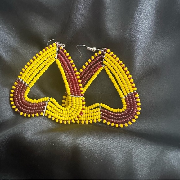 NEW African Handmade Beaded Heart Earrings - Picture 5 of 5